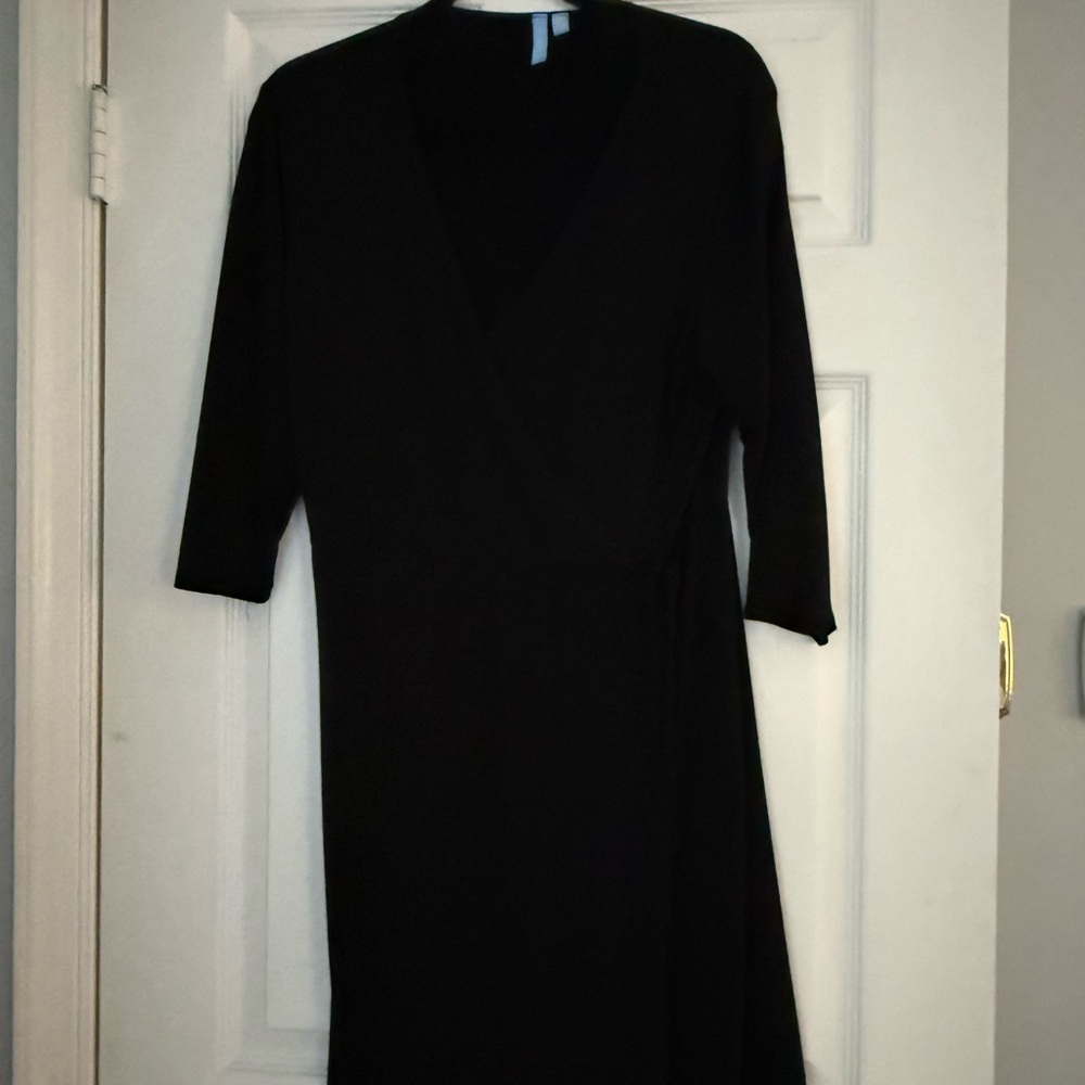 Petite XL B Slim Brand Black V-Neck Sheath Dress with 3/4 Sleeves